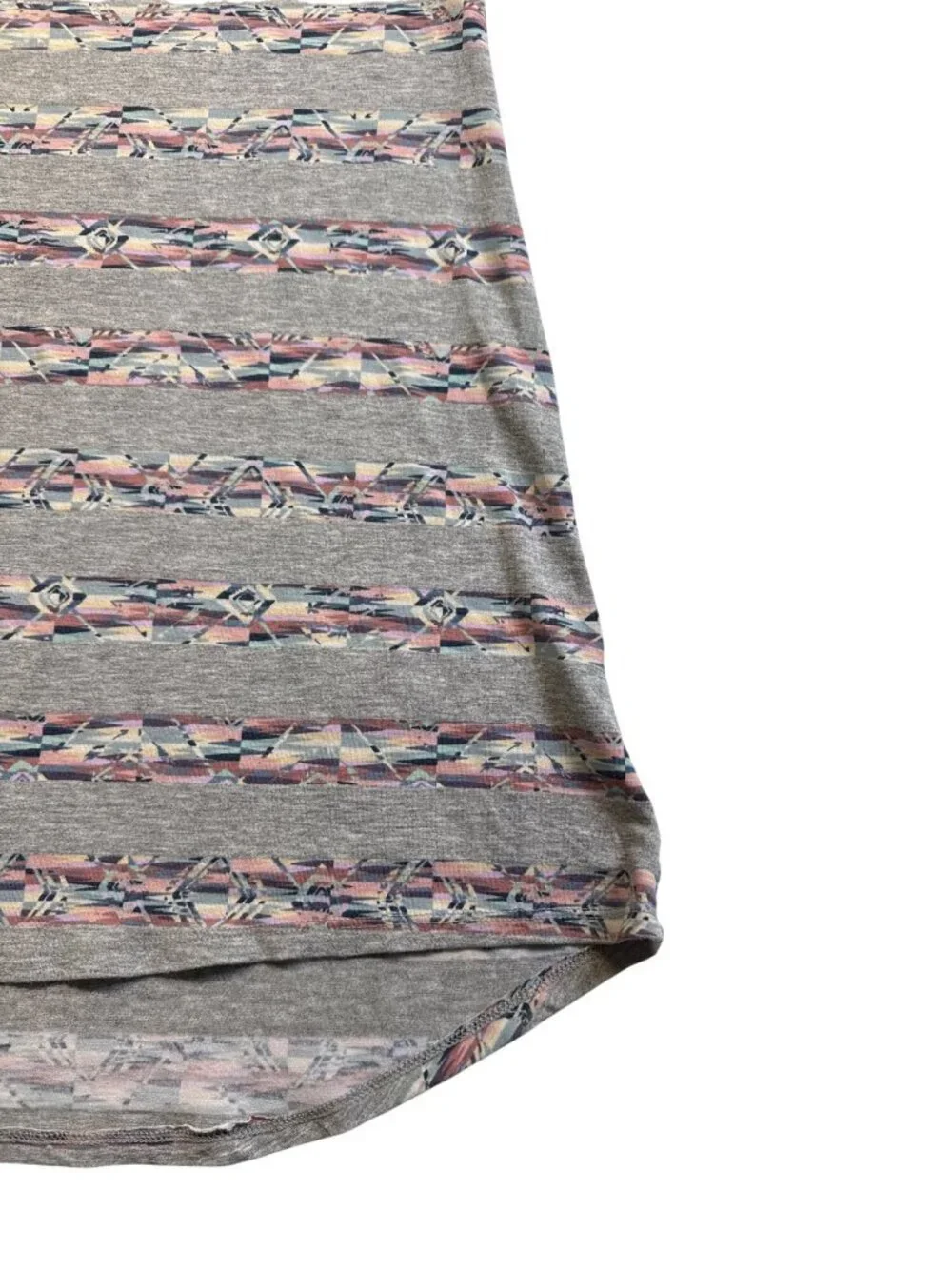 LuLaRoe Womens Scoopneck Tee Shirt~Size L~Grey Aztec Print Short Sleeve L16 08 - Picture 6 of 9